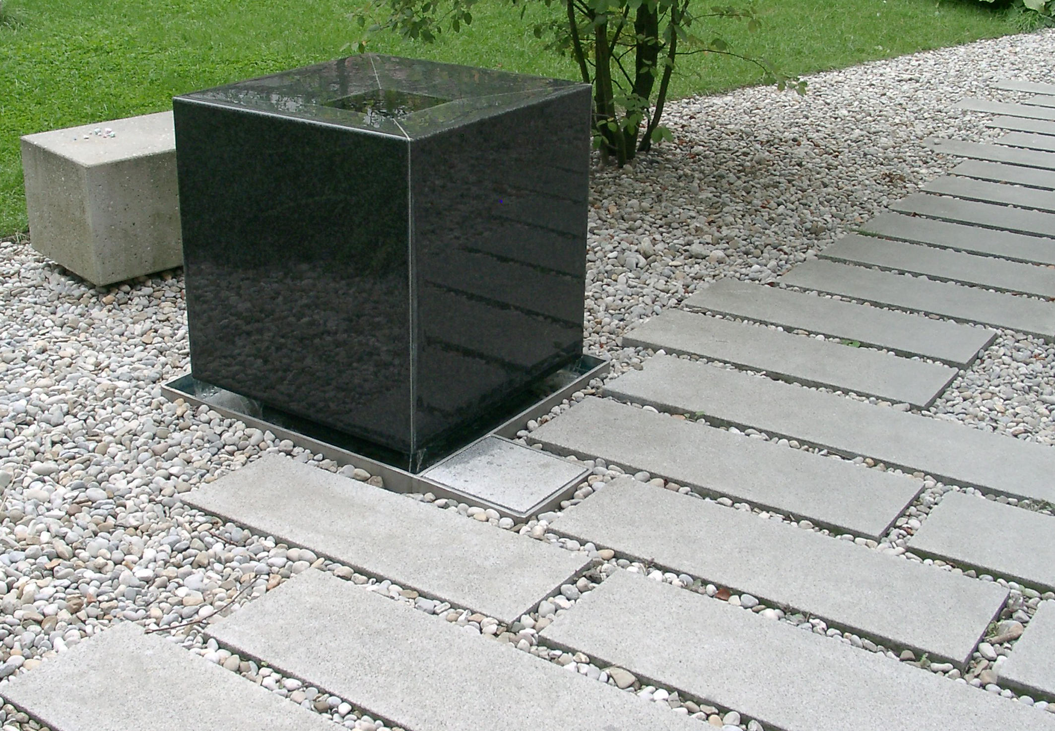 Bild Spiegelbrunnen als Detail im Innenhof, Foto: ver.de landschaftsarchitektur